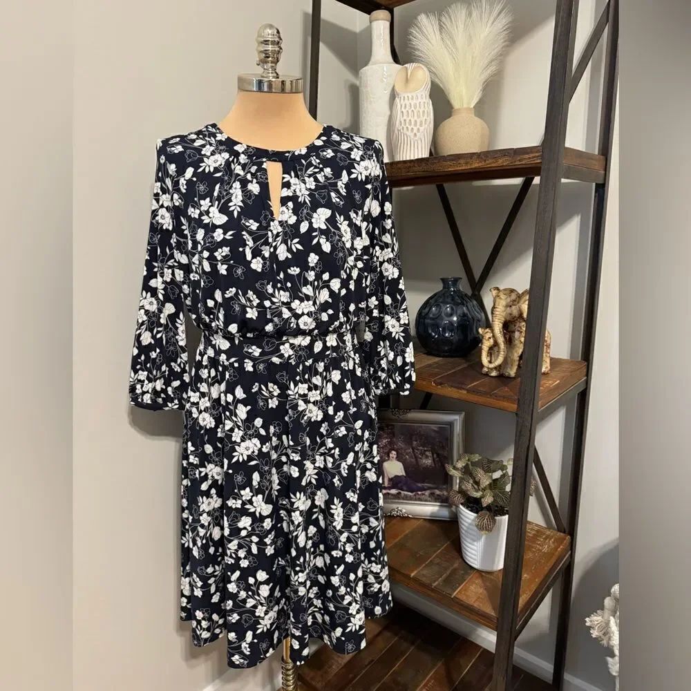 NWT Brooks Brothers Navy & White Floral Jersey Gathered Dress Size MED